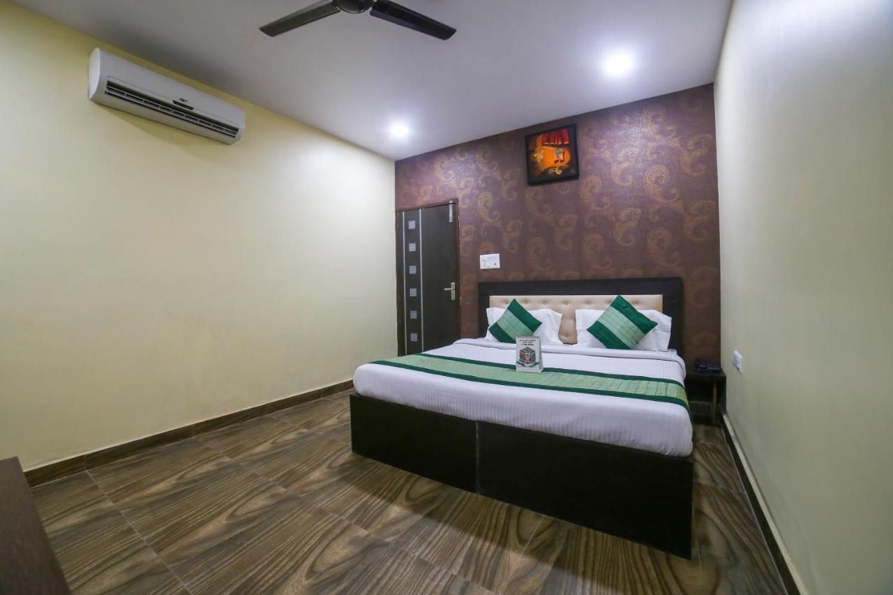 Oyo 19481 Jp Villa New Delhi Luaran gambar